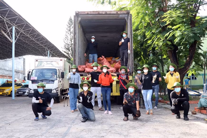Những chuyến xe đong đầy yêu thương đến với thành phố mang tên Bác -0