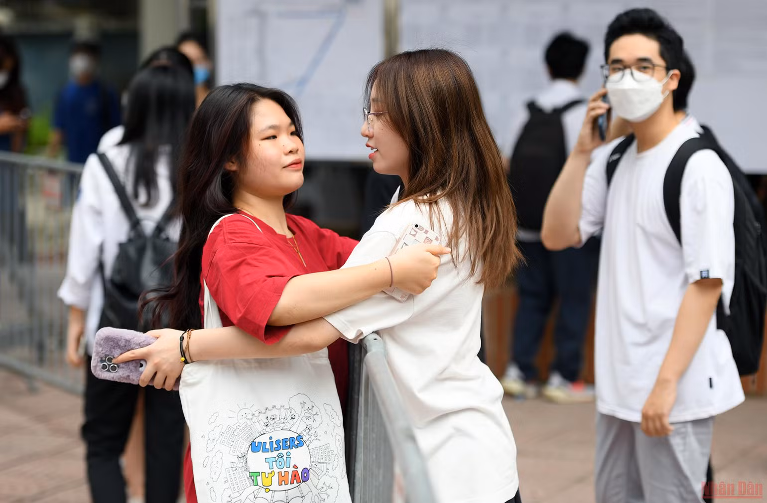 Thí sinh Hà Nội làm thủ tục dự thi tốt nghiệp THPT năm 2022 -0