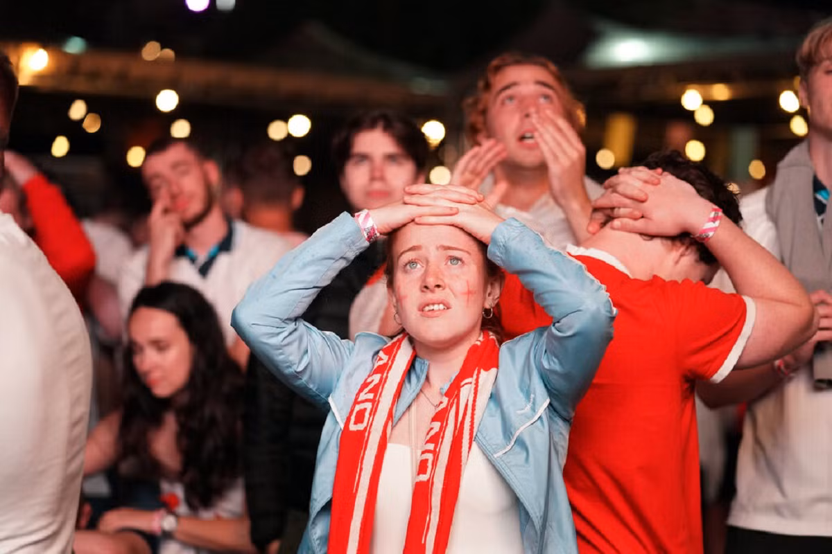 Niềm vui và nước mắt - hai chiều cảm xúc trái ngược sau chung kết EURO 2020 -0