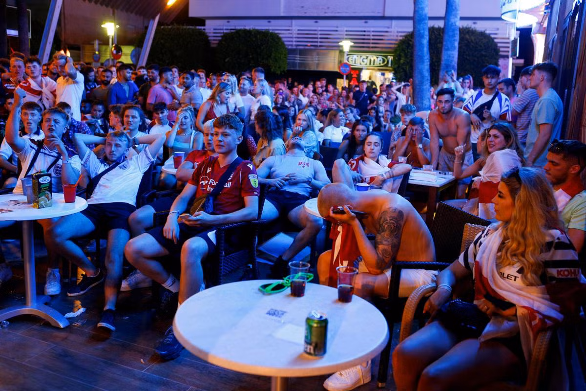 Niềm vui và nước mắt - hai chiều cảm xúc trái ngược sau chung kết EURO 2020 -0