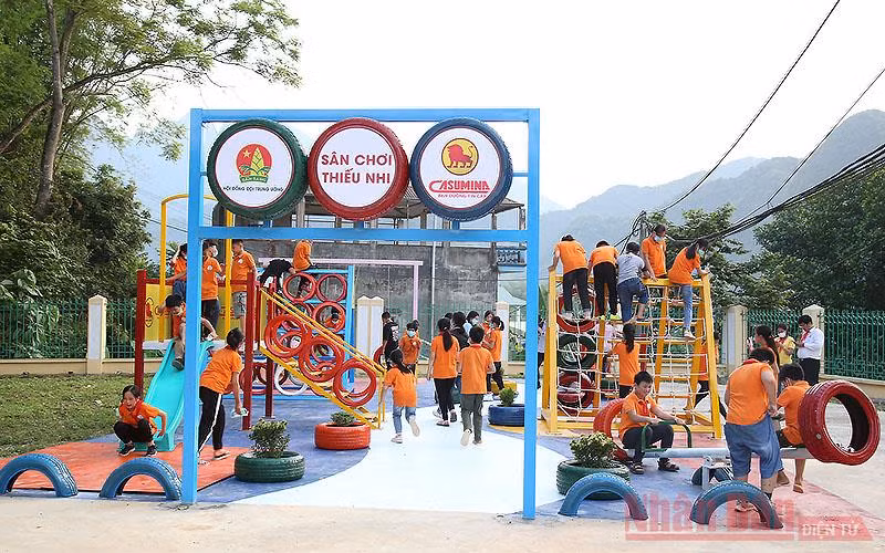 Trao 80 xe đạp và 50 học bổng tặng thiếu nhi vượt khó học tốt -0