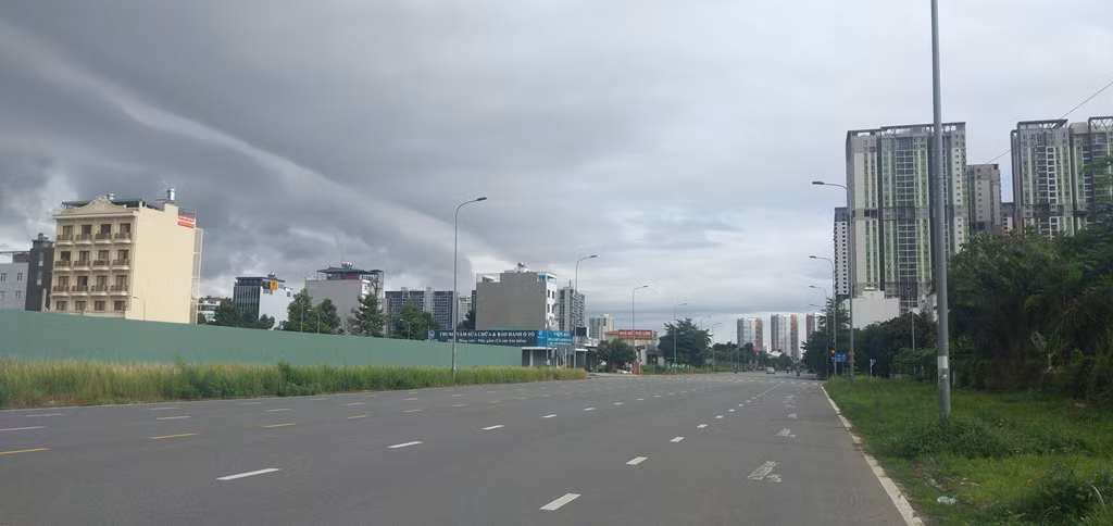 TP Hồ Chí Minh ngày đầu giãn cách xã hội theo Chỉ thị 16 -0