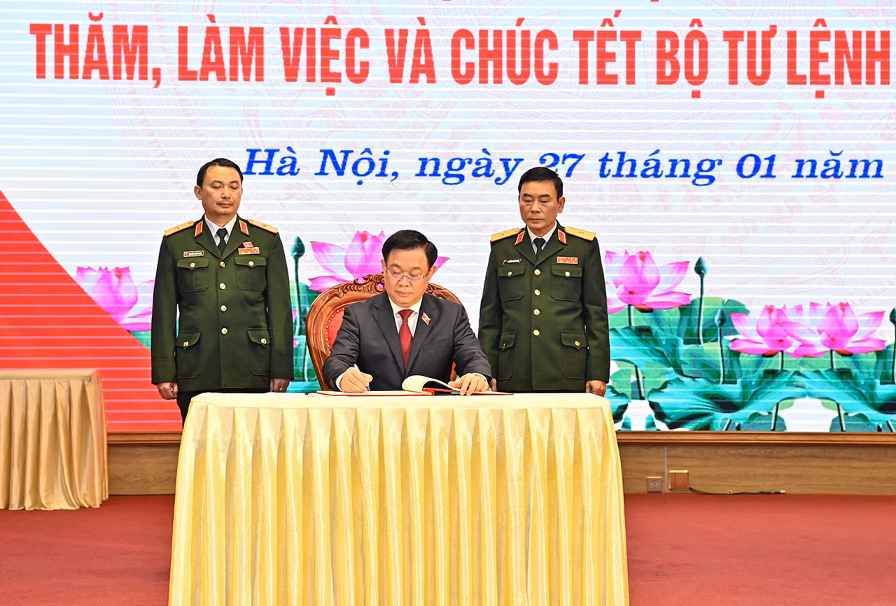 Xây dựng lực lượng vũ trang Thủ đô vững mạnh, sức mạnh chiến đấu cao -0
