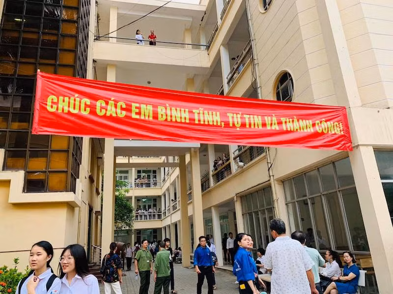 Giành suất vào trường chuyên Tự nhiên và Nhân văn -0