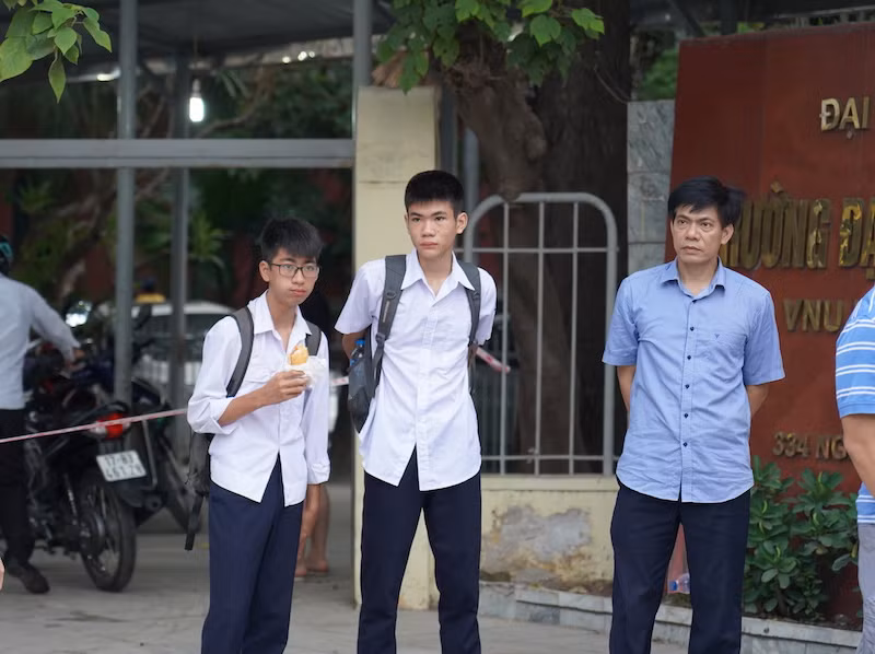 Giành suất vào trường chuyên Tự nhiên và Nhân văn -0