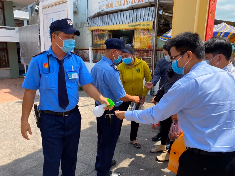 Miếu Bà Chúa xứ Núi Sam trong mùa hành hương -0