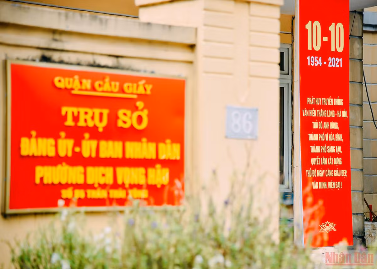 Hà Nội rực sắc đỏ chào mừng Ngày Giải phóng Thủ đô 10/10 -0