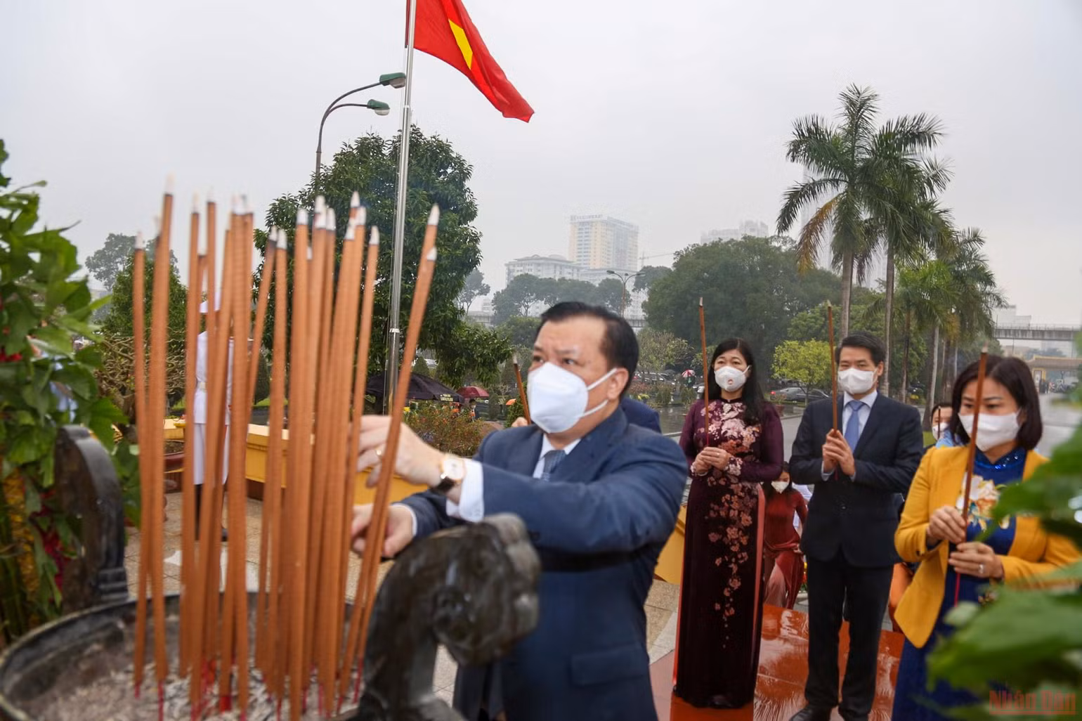 Các đồng chí lãnh đạo Đảng, Nhà nước vào Lăng viếng Chủ tịch Hồ Chí Minh -0