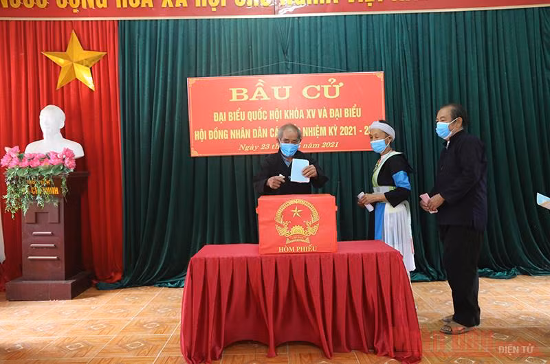 Cử tri ở Bắc Kạn nô nức đi bầu cử -0