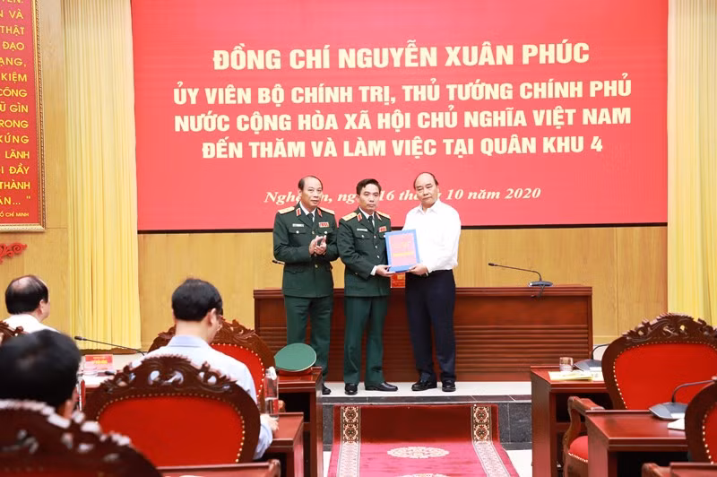 Thủ tướng Nguyễn Xuân Phúc dâng hương tại Khu di tích Kim Liên -0