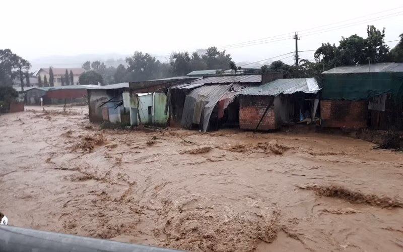 Di dời 37 hộ dân tại điểm tái định cư thôn Kon Năng (cũ) tại huyện Đăk Glei, tỉnh Kon Tum đến nơi an toàn -1