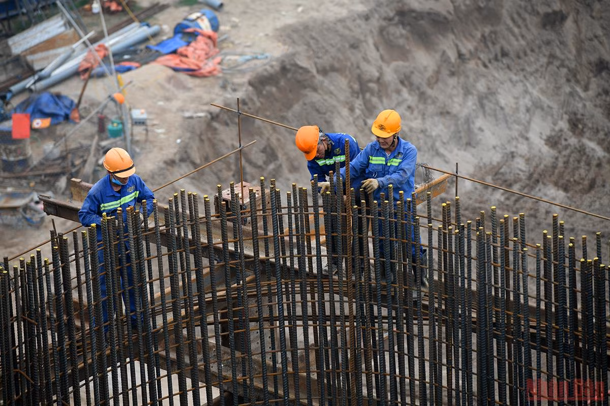 Đẩy nhanh tiến độ thi công cầu Vĩnh Tuy 2 trong năm 2022 -0
