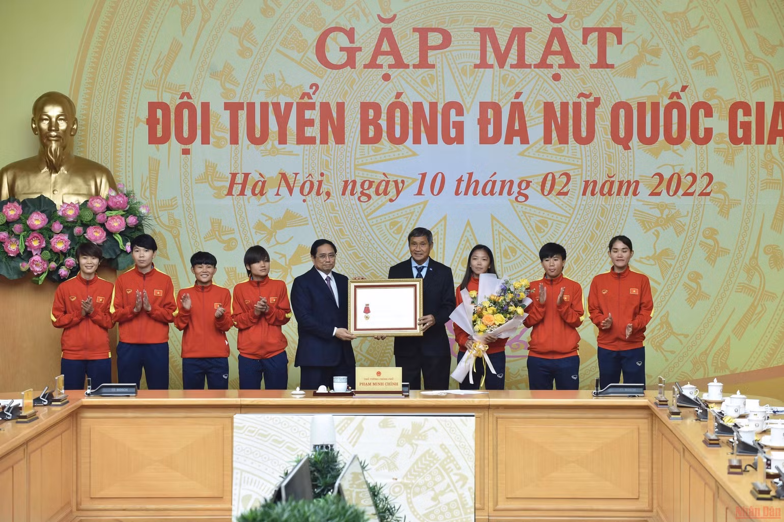 Thủ tướng Chính phủ gặp mặt Đội tuyển bóng đá nữ quốc gia -0