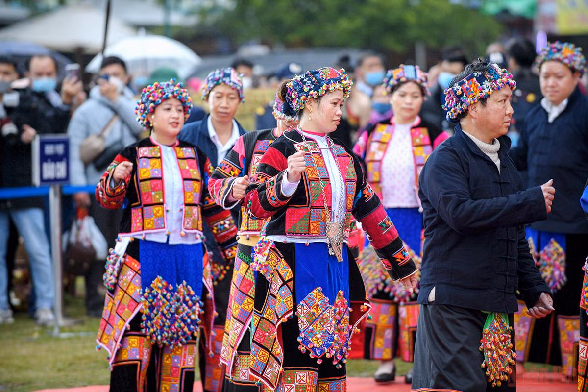 Chủ tịch nước Nguyễn Xuân Phúc dự Ngày hội “Sắc Xuân trên mọi miền Tổ quốc” năm 2022 -0