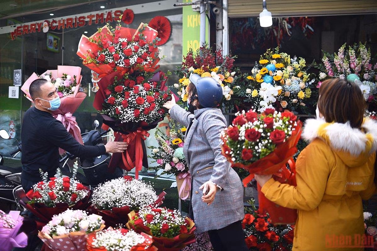 Thị trường quà tặng Valentine 2022: Đa dạng sản phẩm, mua sắm online lên ngôi -0
