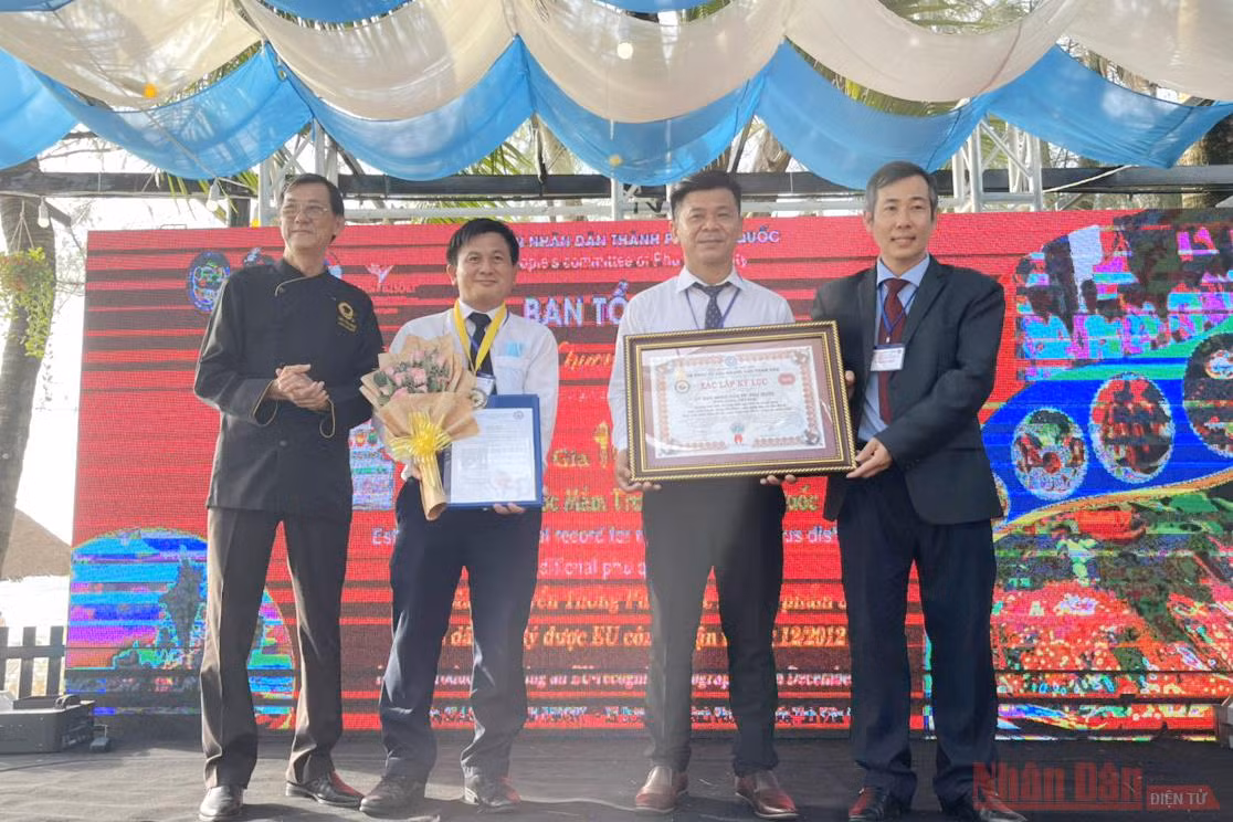 Xác lập kỷ lục quốc gia 100 món ngon sử dụng nước mắm truyền thống Phú Quốc -0