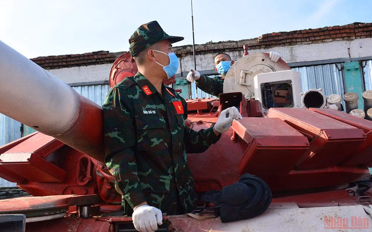 Cận cảnh 4 chiếc xe tăng màu đỏ của đội tuyển Việt Nam tại Army Games 2021 -1