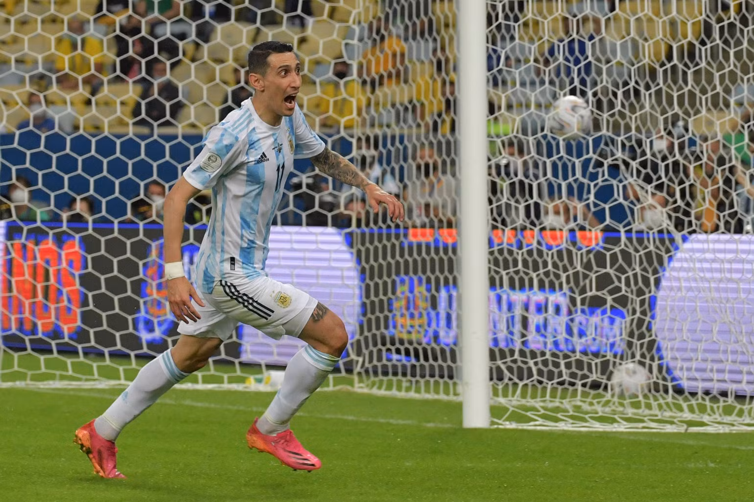 Cận cảnh Messi cùng Argentina vô địch Copa America 2021 -0