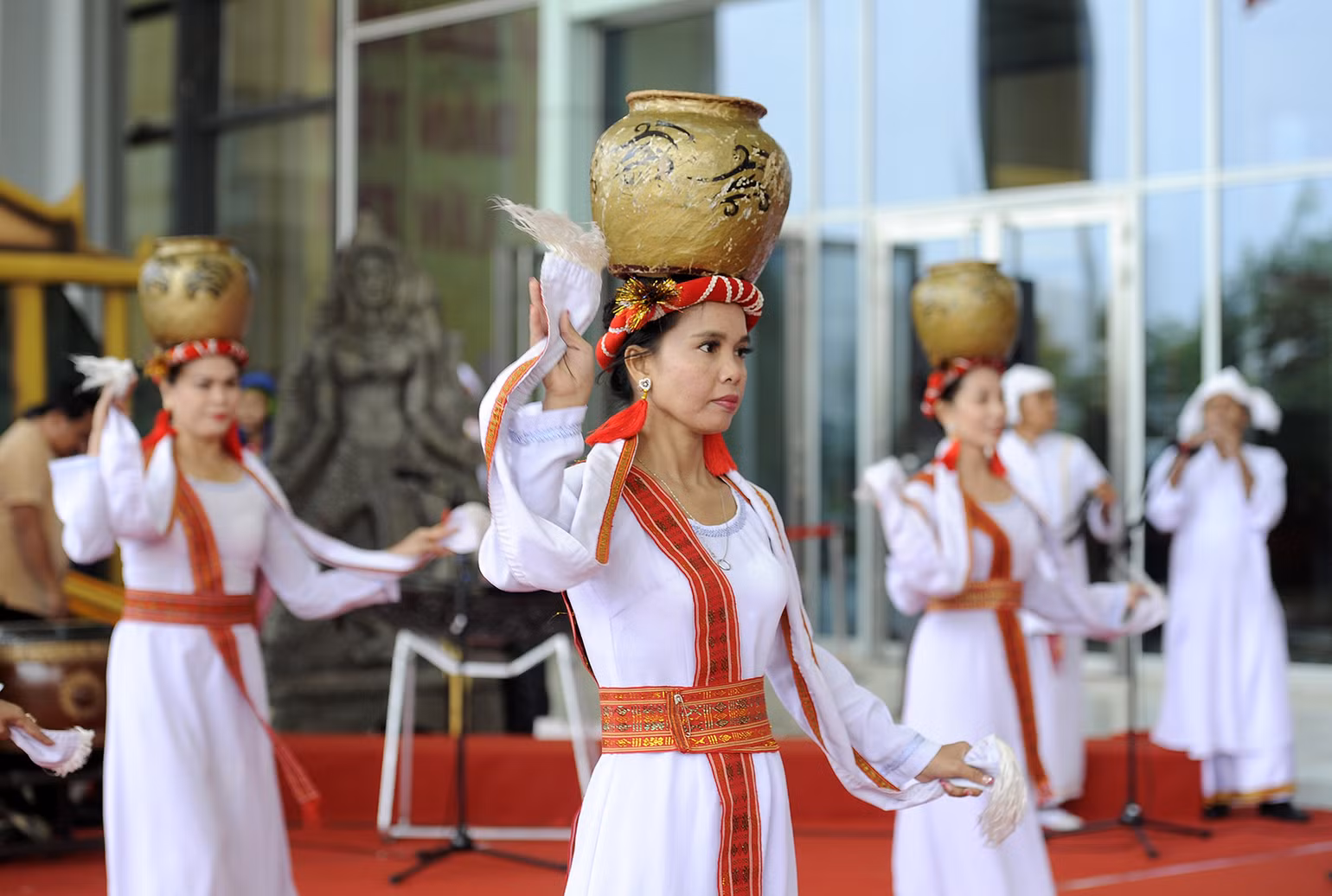 Tưng bừng ngày hội đại đoàn kết các dân tộc thiểu số Việt Nam -1