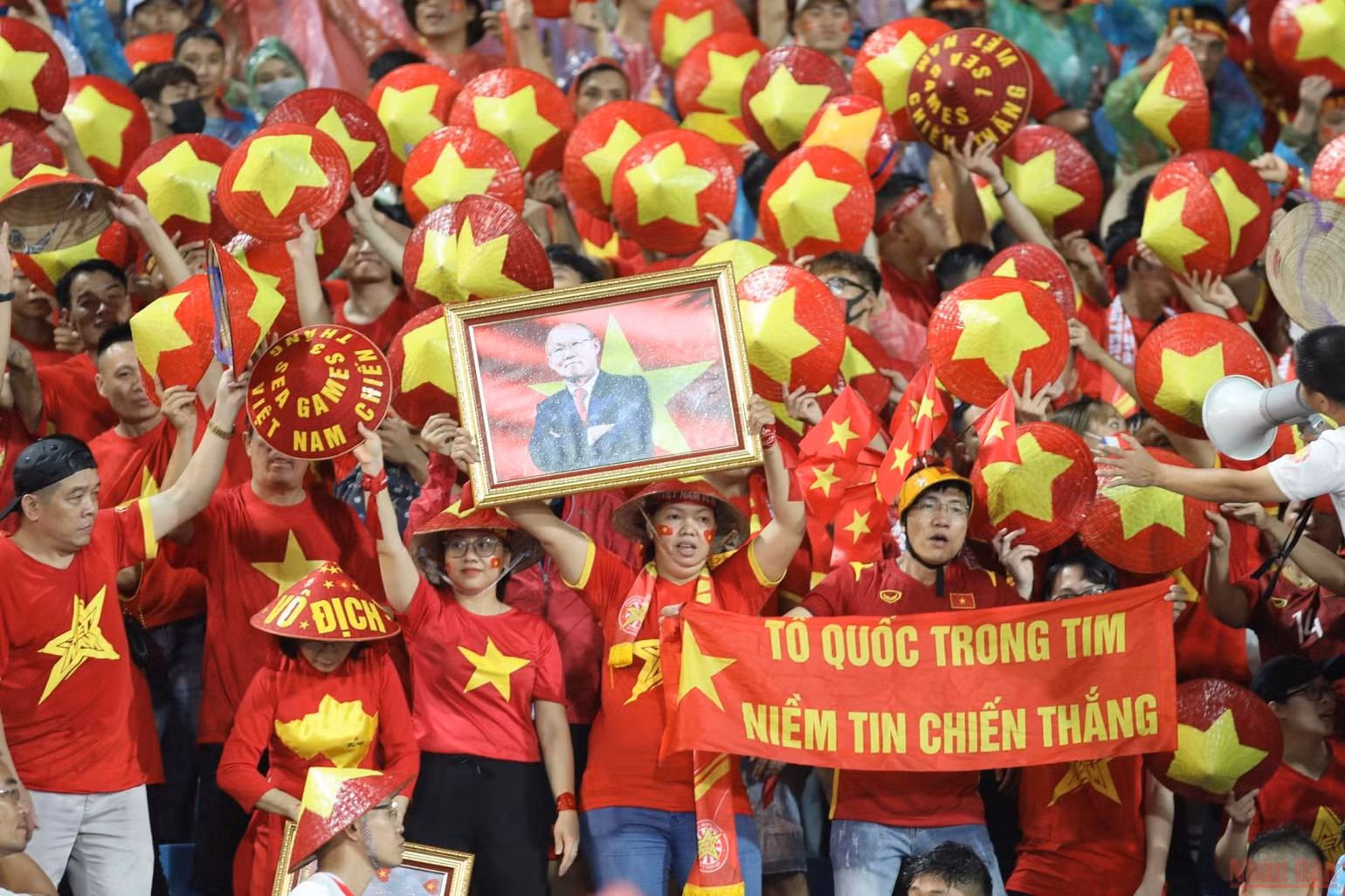 [Chung kết bóng đá nam SEA Games 31] U23 Việt Nam 1-0 U23 Thái Lan (hiệp 2): Nhâm Mạnh Dũng mở tỷ số -1