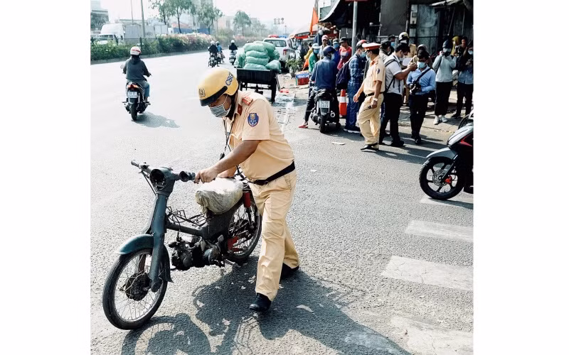 TP Hồ Chí Minh tập trung kiểm tra xe cũ nát, xe tự chế -0
