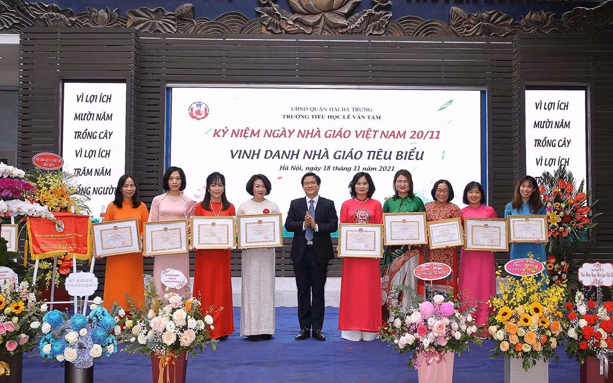 Trường Tiểu học Lê Văn Tám vinh dự đón nhận Bằng khen của Thủ tướng Chính phủ -0