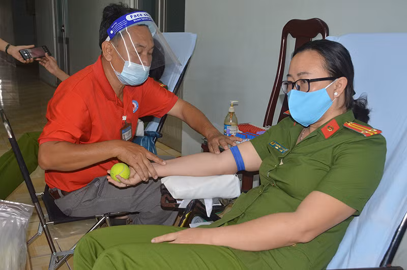 Công an Sóc Trăng hiến máu nhân đạo đầu Xuân -0
