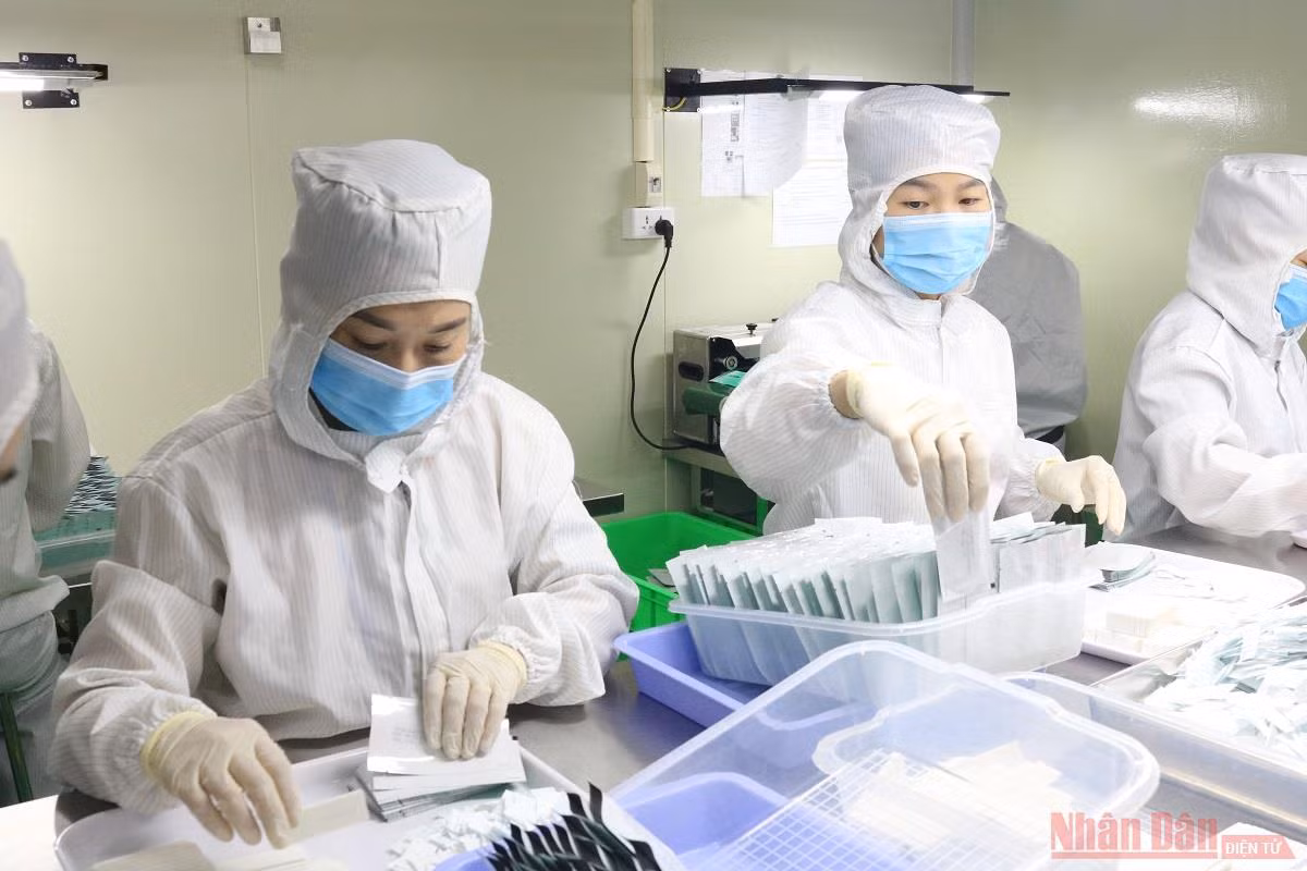 Công ty Medicon trao tặng 100.000 bộ kit test nhanh kháng nguyên cho TP Hồ Chí Minh -2