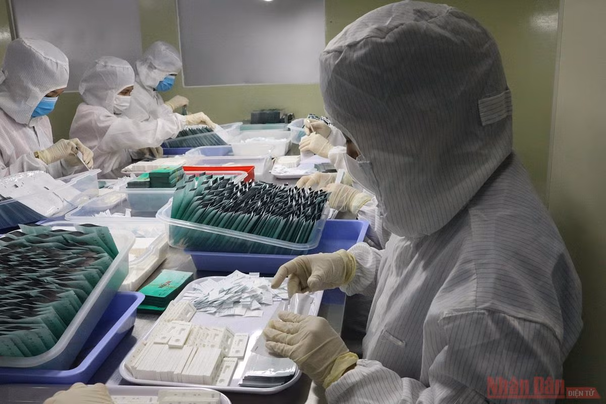 Công ty Medicon trao tặng 100.000 bộ kit test nhanh kháng nguyên cho TP Hồ Chí Minh -0