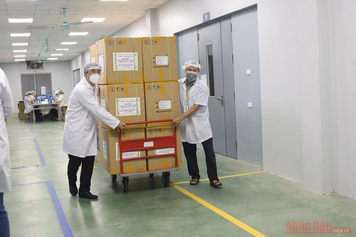 Công ty Medicon trao tặng 100.000 bộ kit test nhanh kháng nguyên cho TP Hồ Chí Minh -4