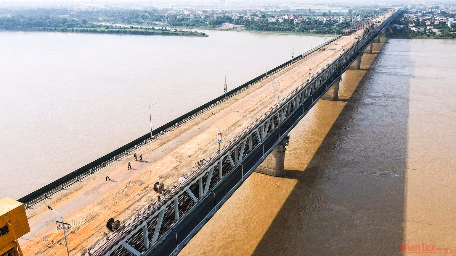 Cận cảnh công trường sửa chữa, nâng cấp mặt cầu Thăng Long ảnh 16 Cận cảnh “đại công trường” sửa chữa, nâng cấp mặt cầu Thăng Long -0