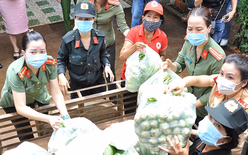 Triệu triệu trái tim chung nhịp đập -0