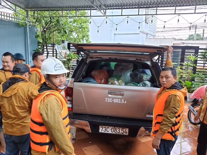 Quảng Bình tập trung toàn lực lo lương thực, nước uống cho người dân vùng lũ -0