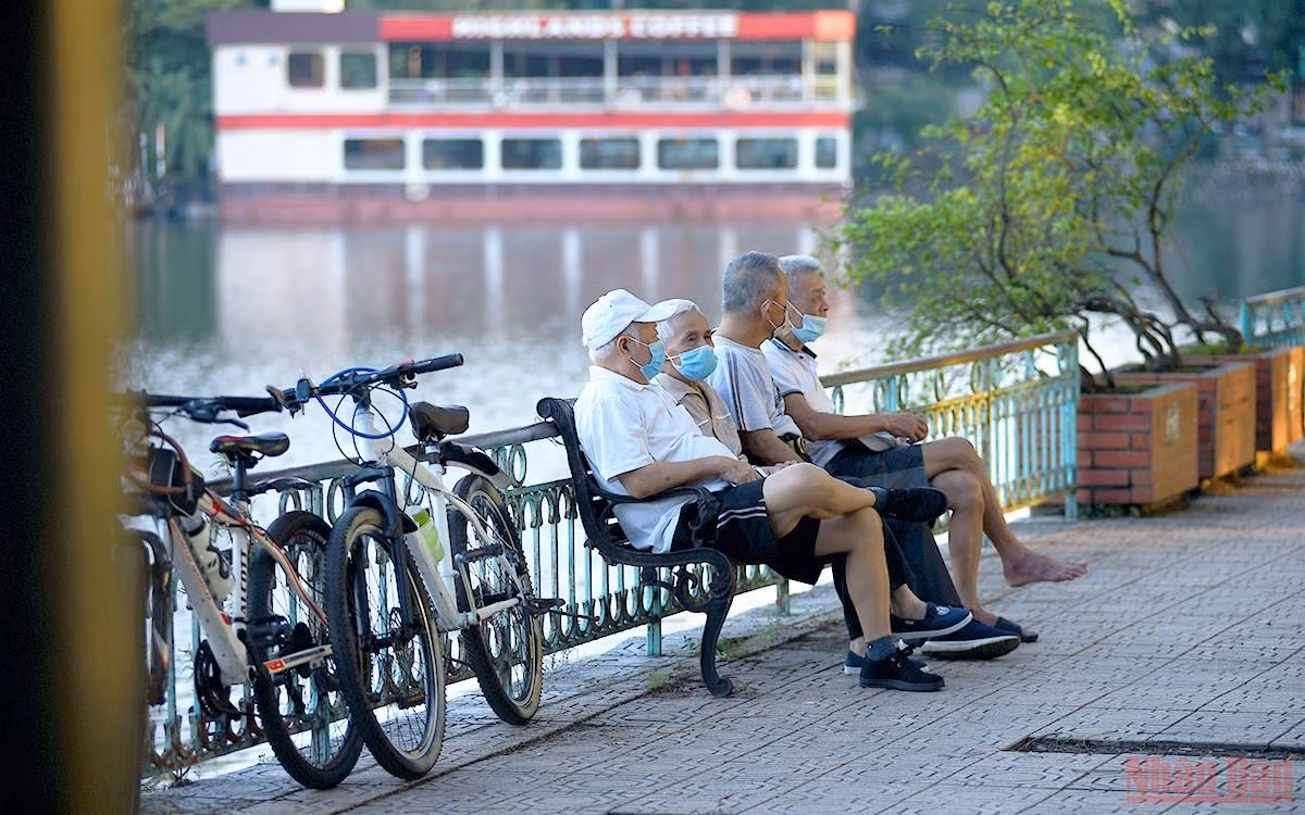 Hà Nội dần trở lại với nhịp sống bình thường mới -0