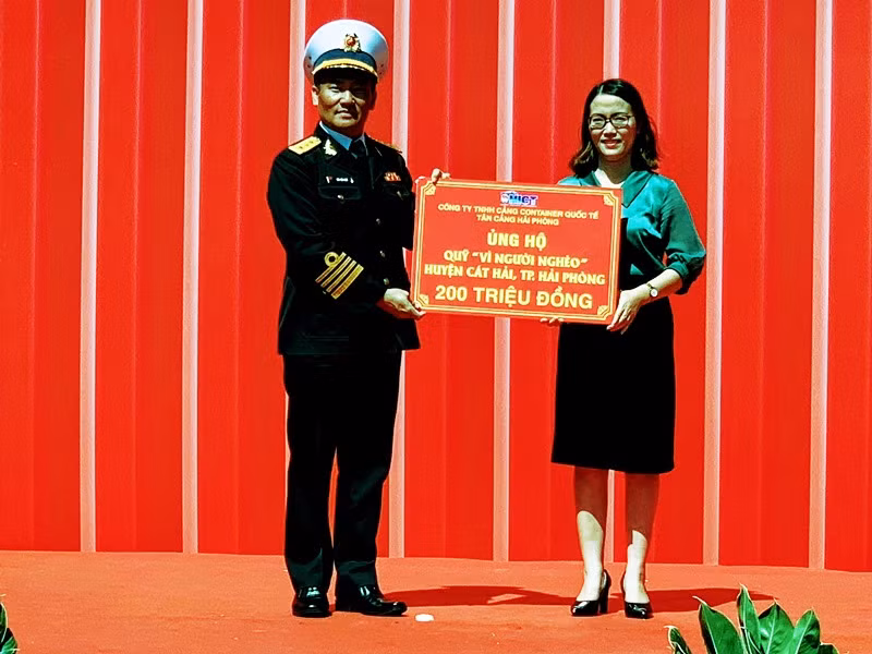 Ủng hộ người nghèo và đồng bào miền trung -0