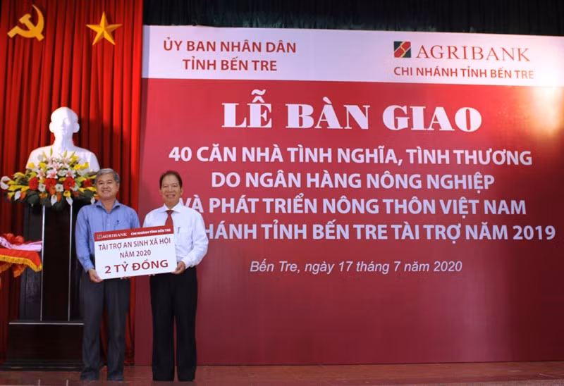 Bến&nbsp;&nbsp;Tre bàn giao 40 căn nhà tình nghĩa, tình thương -0