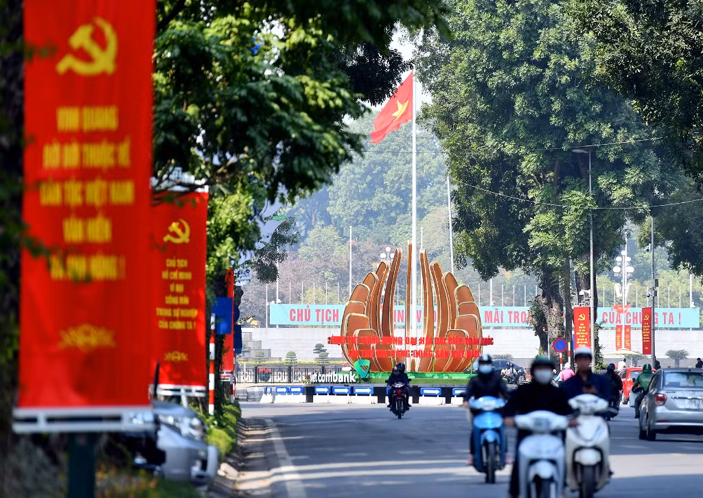 Hà Nội rực rỡ cờ hoa chào mừng Đại hội lần thứ XIII của Đảng -0