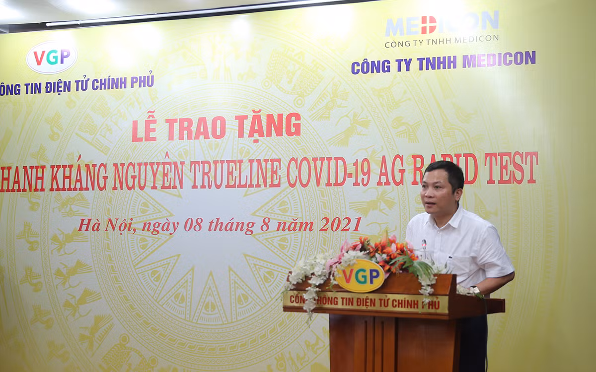 Trao tặng 4 địa phương 100.000 test nhanh kháng nguyên -0