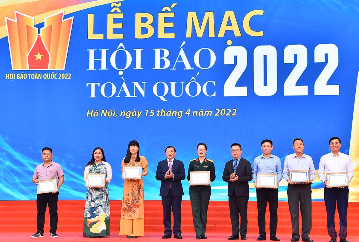 Lễ bế mạc Hội Báo toàn quốc 2022: Tôn vinh những tập thể, đơn vị xuất sắc -0