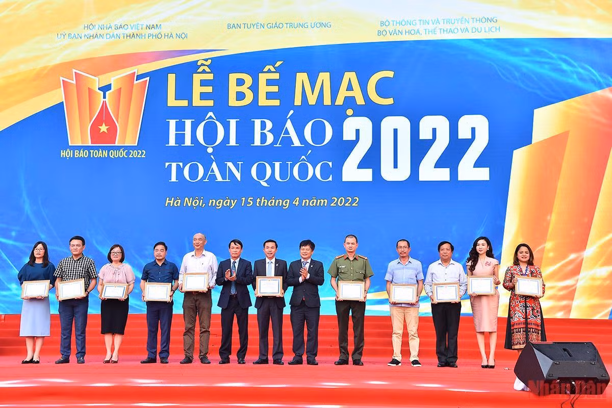 Lễ bế mạc Hội Báo toàn quốc 2022: Tôn vinh những tập thể, đơn vị xuất sắc -0