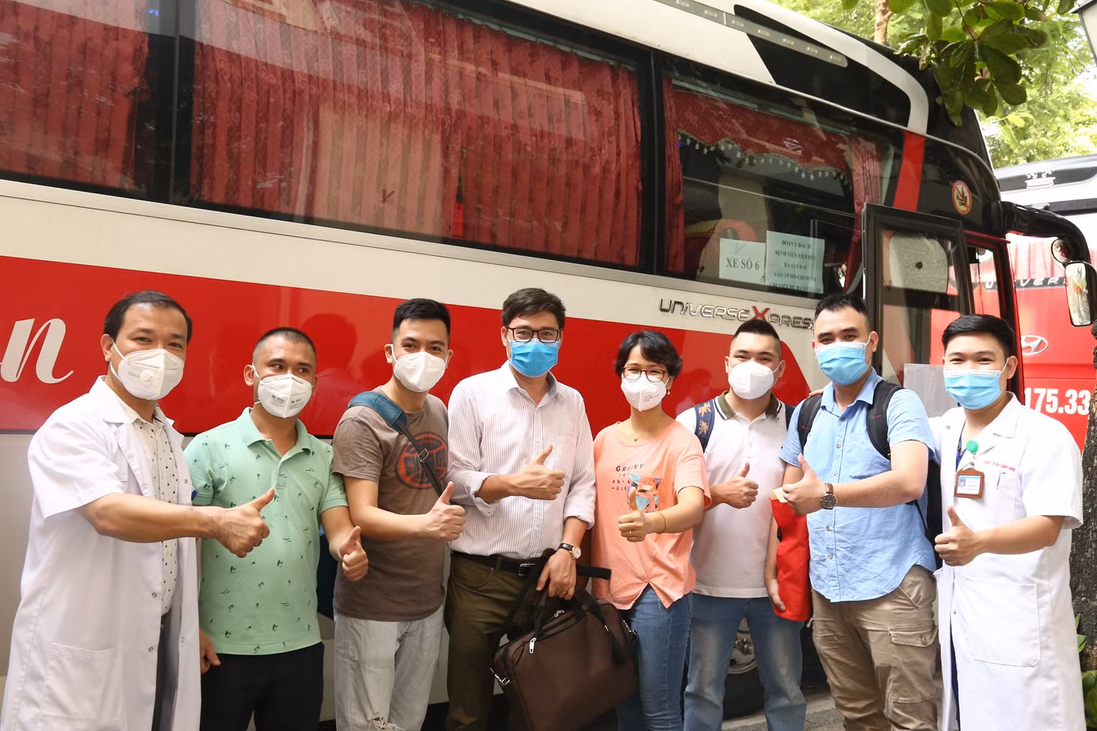 Hàng trăm cán bộ y tế 