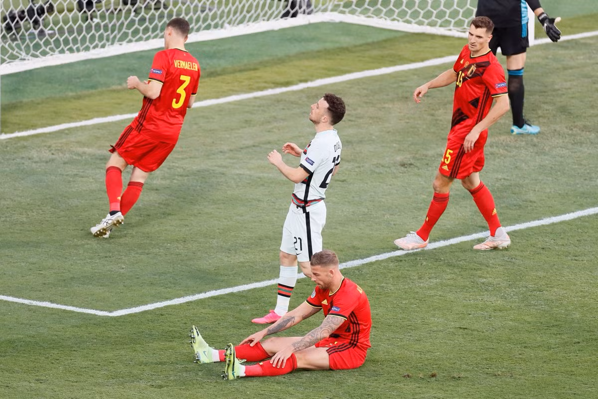 Cận cảnh Bỉ vào tứ kết Euro 2020, Bồ Đào Nha sớm thành cựu vương -0