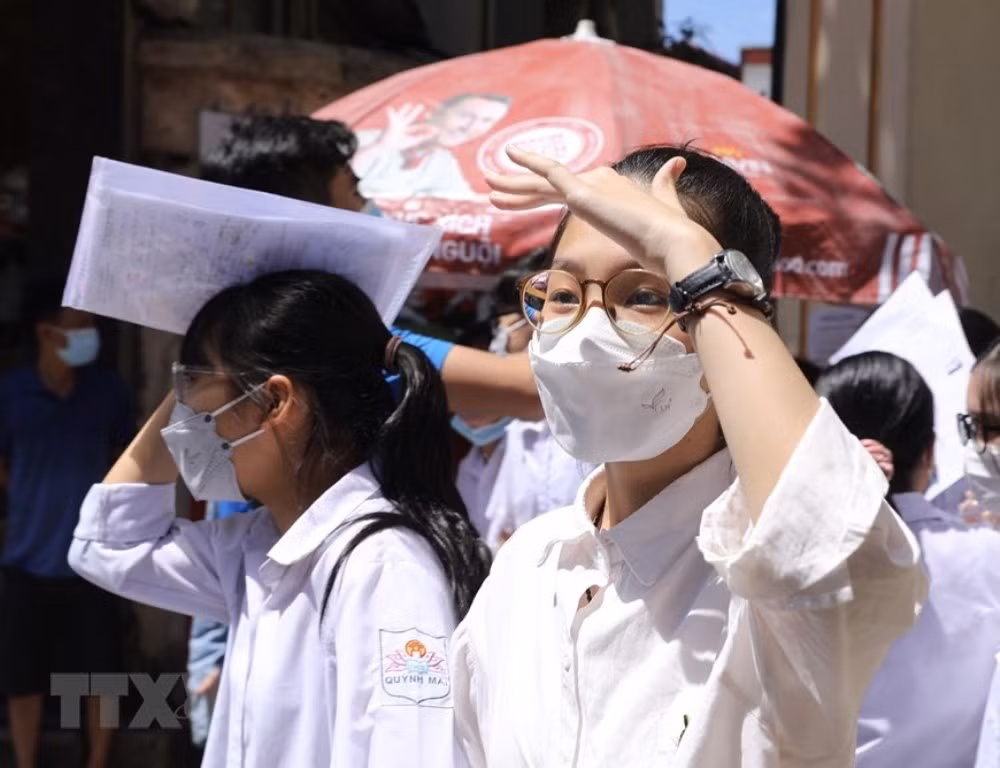 [Photo] Hà Nội trải qua đợt cao điểm nắng nóng, có lúc tới 40 độ C -0