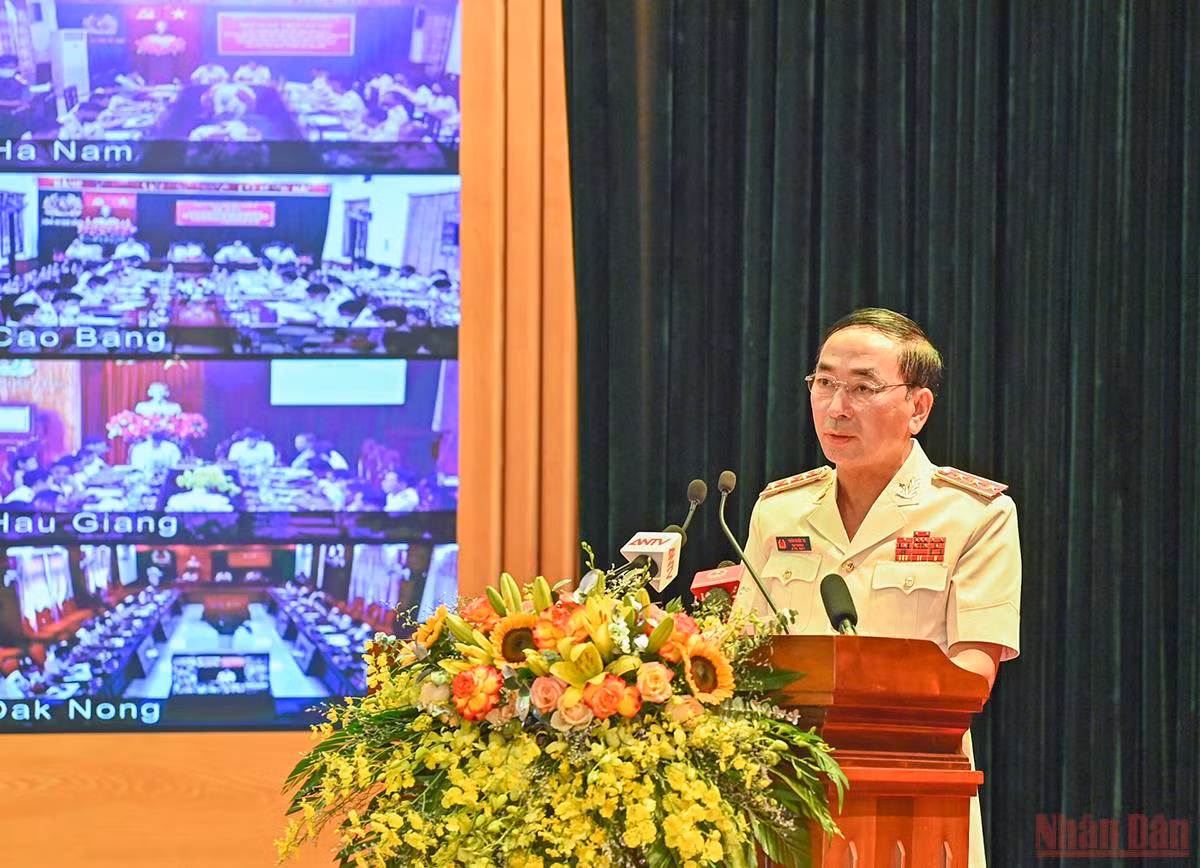 Chủ tịch Quốc hội dự tổng kết Cuộc vận động xây dựng phong cách người Công an nhân dân bản lĩnh, nhân văn, vì nhân dân phục vụ -0