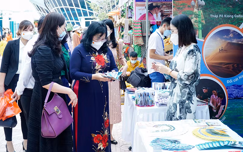 Trưng bày sản phẩm văn hóa, du lịch Điện Biên -0