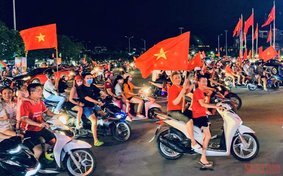 Người dân đổ ra đường ăn mừng U23 Việt Nam vô địch SEA Games 31 -0
