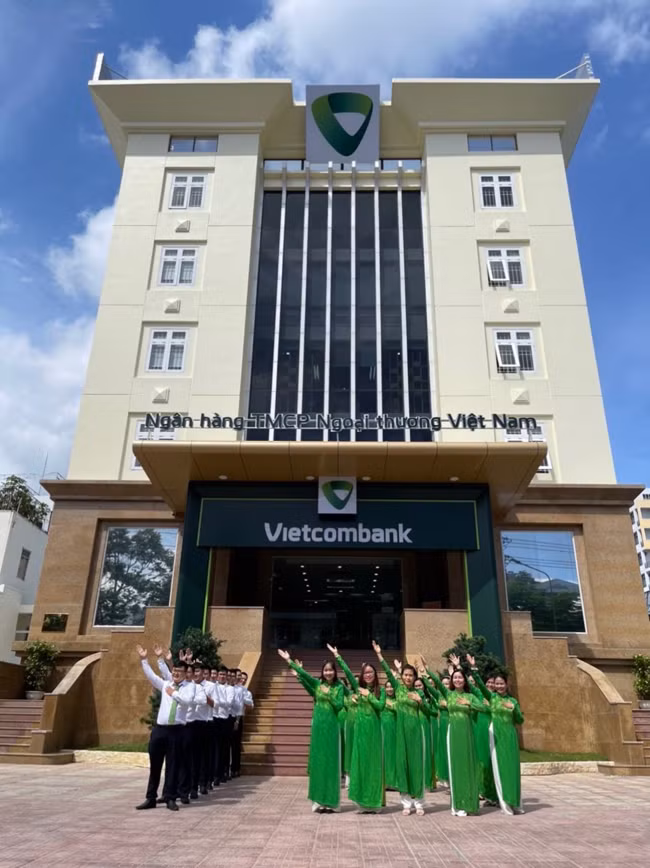 Vietcombank Nha Trang khánh thành trụ sở hoạt động mới -0