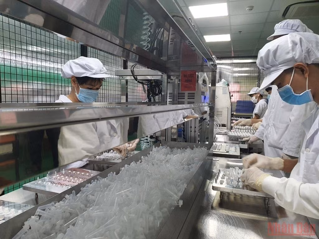 Cấp phép sử dụng khẩn cấp test nhanh kháng nguyên SARS-CoV-2 bằng dịch mũi “made in Vietnam” -0