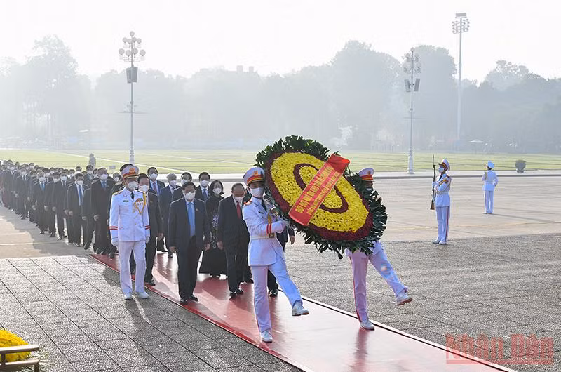 Lãnh đạo Đảng, Nhà nước vào Lăng viếng Chủ tịch Hồ Chí Minh trước kỳ họp Quốc hội -0