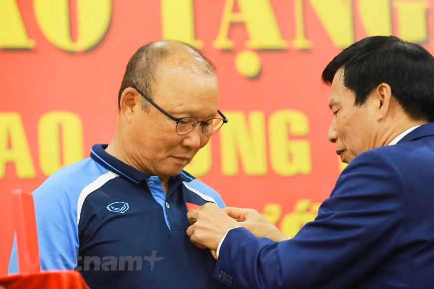 HLV Park Hang Seo được trao Huân chương Lao động hạng nhì -0